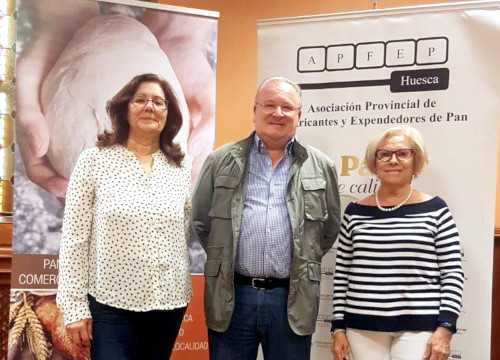 GANADORAS DEL PREMIO DEL SORTEO “COME PAN GRATIS DURANTE SEIS MESES” CELEBRADO CON MOTIVO DEL DÍA MUNDIAL DEL PAN POR LA ASOCIACIÓN DE PANADEROS DE LA PROVINCIA DE HUESCA